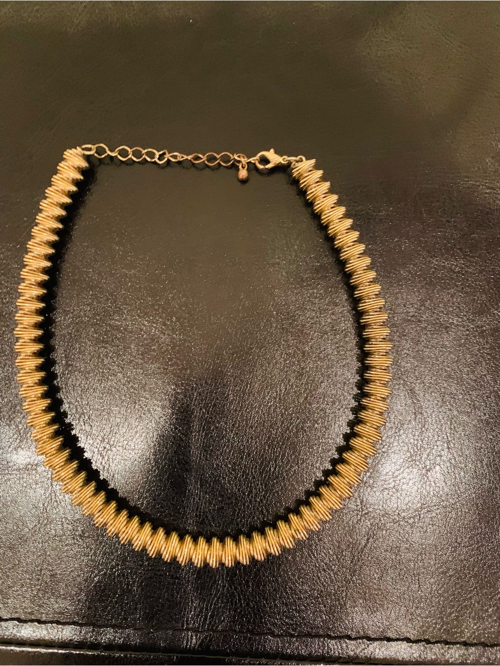 🩷CHICO’S🩷GOLD TONE, SPIRAL, COIL COLLAR NECKLACE. GORGEOUS! - Picture 3 of 4